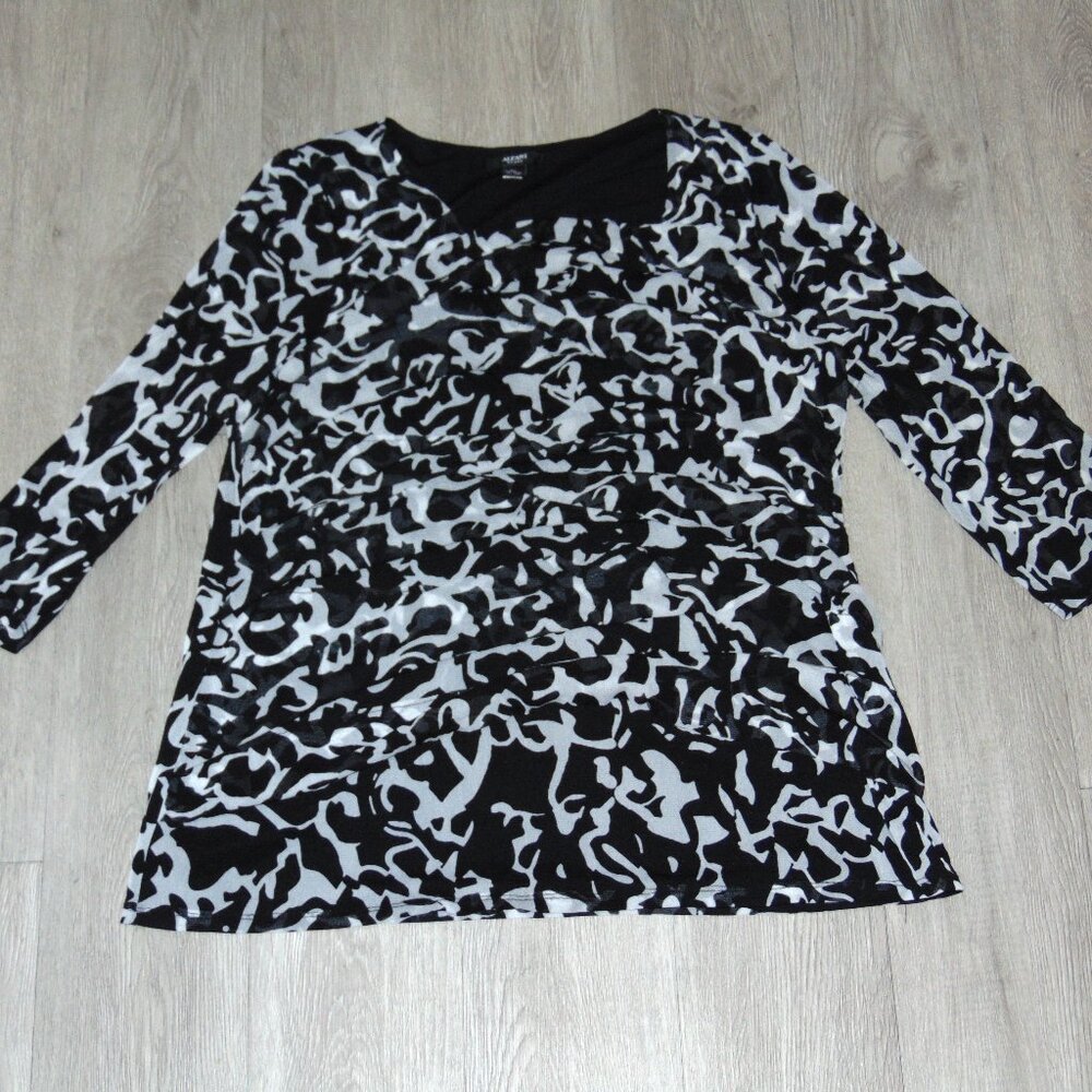 Alfani Women Long Sleeve Blouse Top Size 2X Polyester Black and White Print